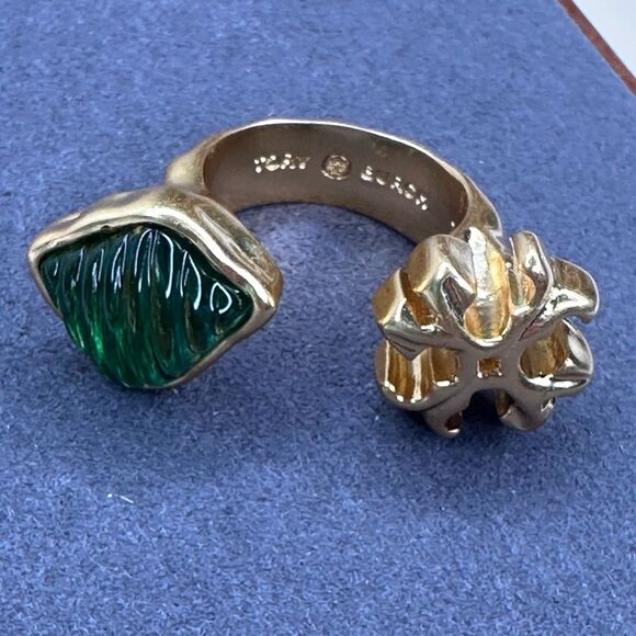 Tory Burch NWT Sculptural Bypass Statement Ring | Leaf & Logo Flower | Size 7.25 - Picture 4 of 11